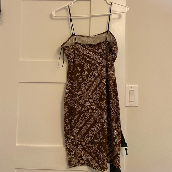 Brown dress with white pattern - Picture 2 of 3